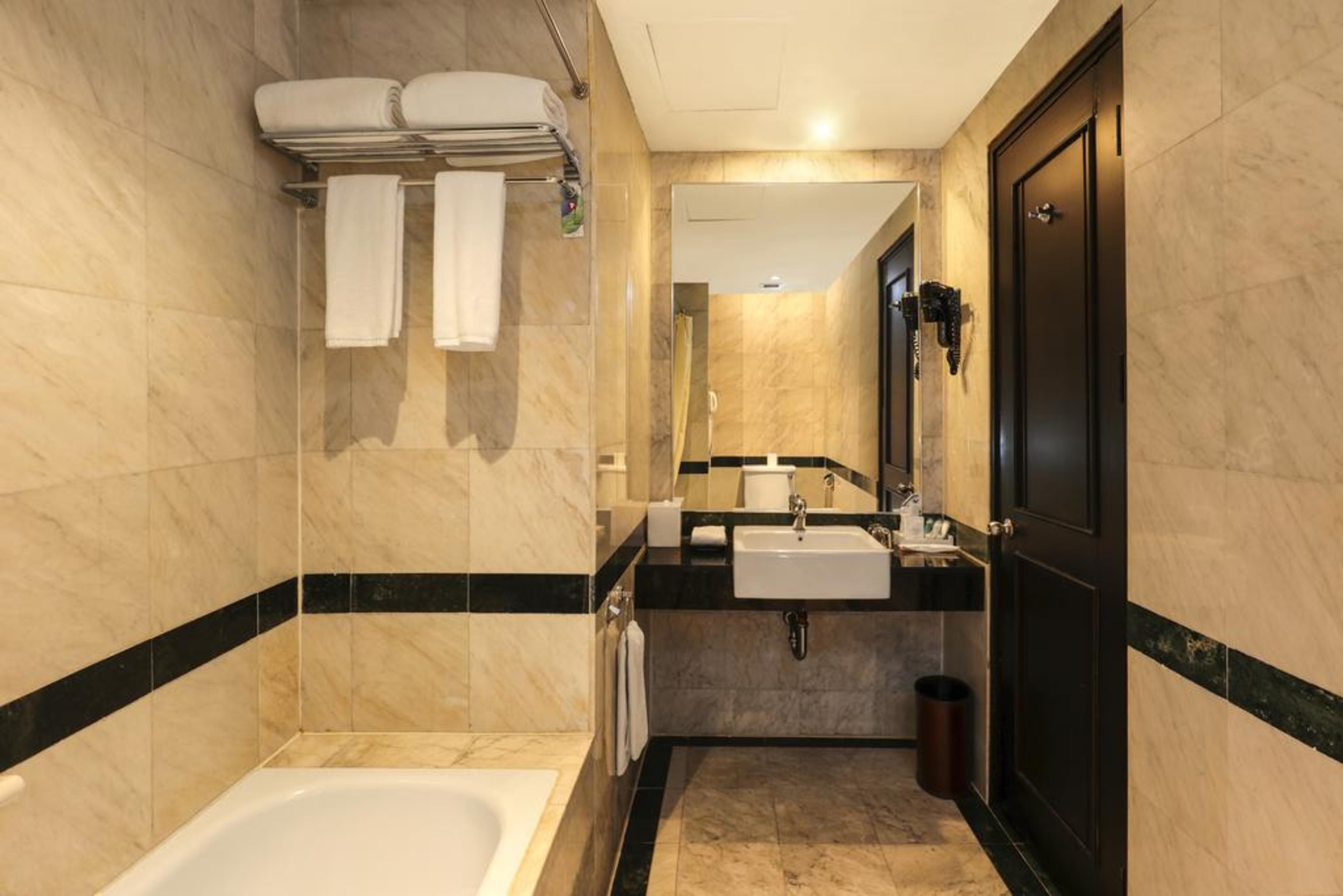 Ap Premier Batam Hotel Нагоя Екстериор снимка